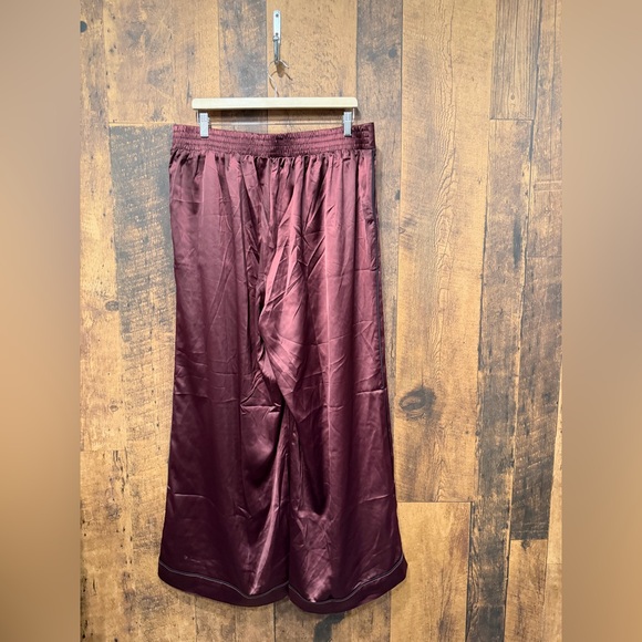 NWT Torrid Wide Leg Satin High Rise Pant 1R - Picture 3 of 8